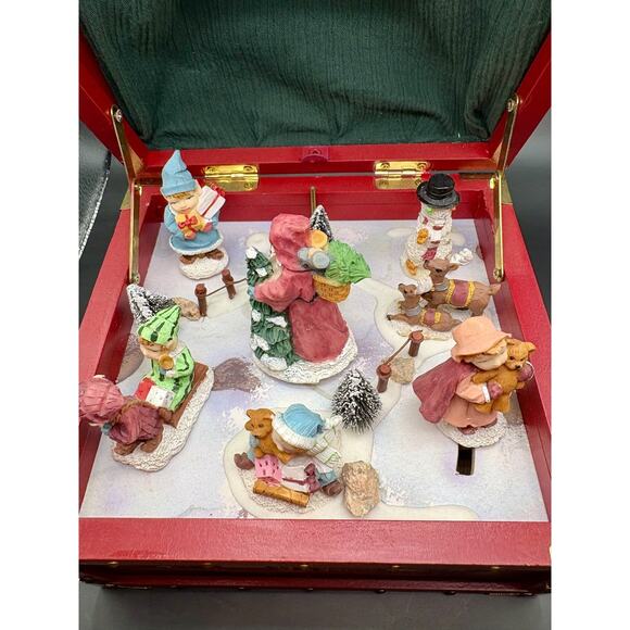 Animated Christmas Music Chest/Box Hand Painted - Picture 4 of 9